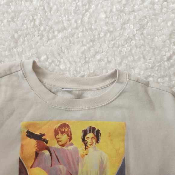 Old Navy Sz L Oversize Cropped Licensed Pop Culture Grafic Star Wars Sweater - Picture 10 of 11